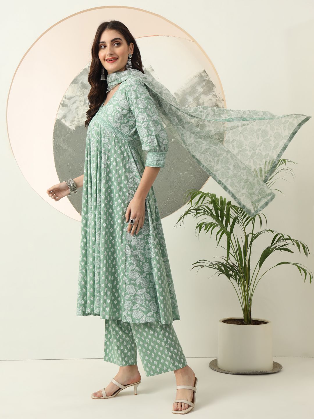 Royal Green Cotton Kurta Dupatta Set for a Regal Ethnic Appearance