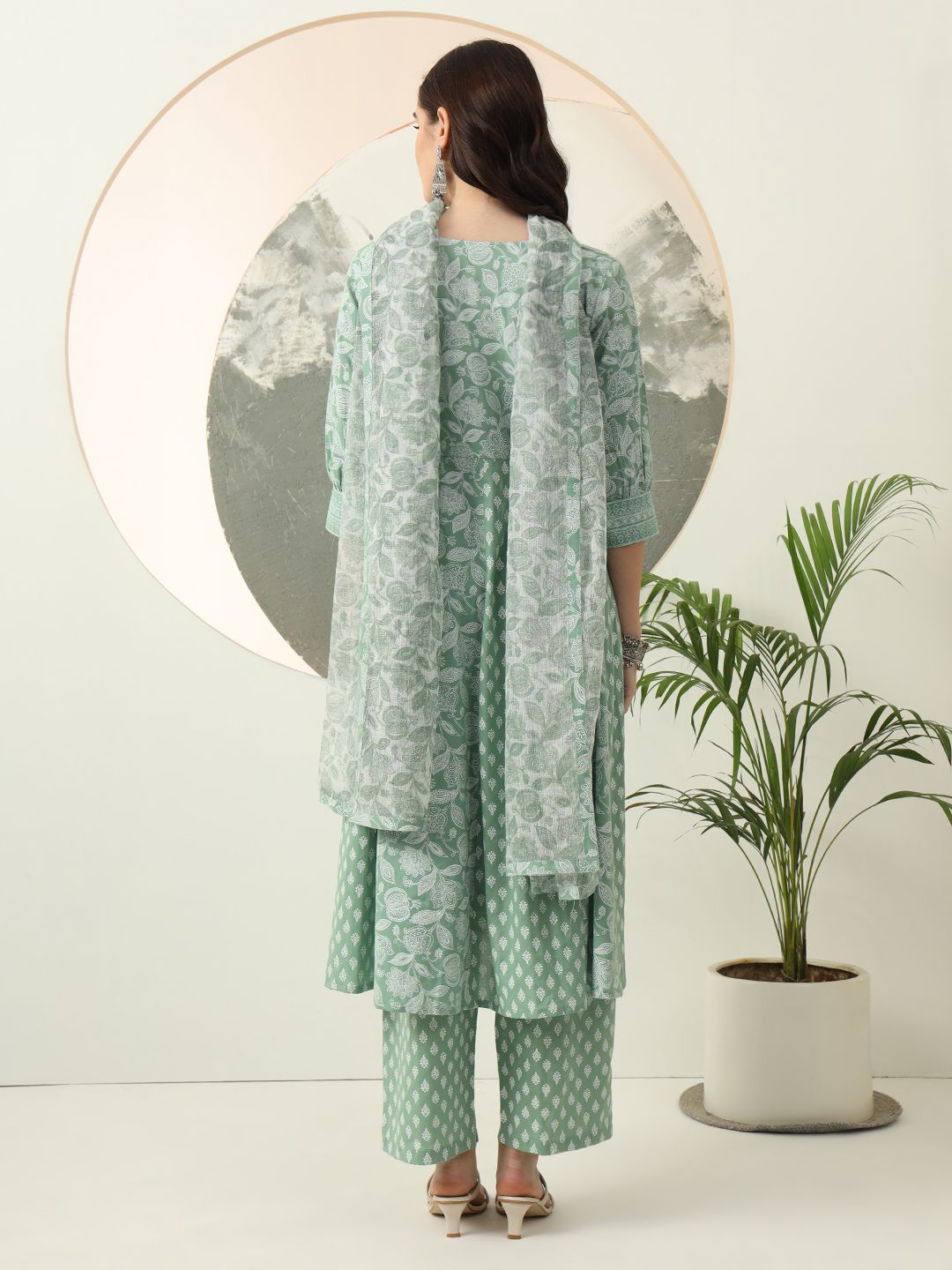 Royal Green Cotton Kurta Dupatta Set for a Regal Ethnic Appearance